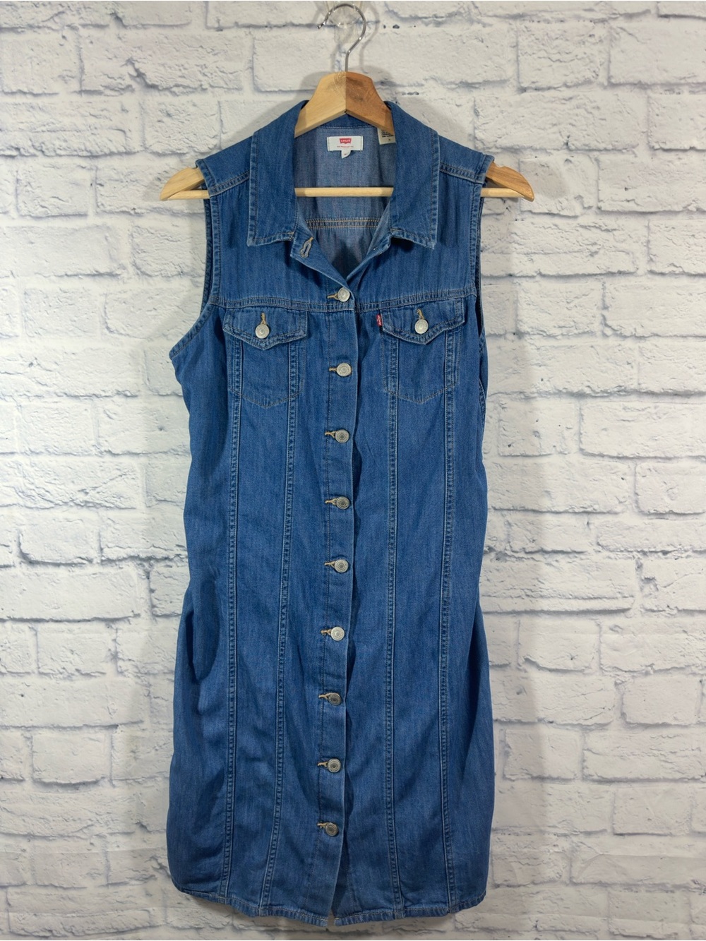Levi’s Women’s Sleeveless Button Down Blue Denim Dress Sz Medium